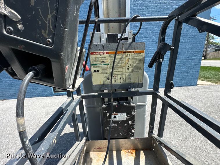 image for item ER0015 2007 JLG 20MVL vertical lift