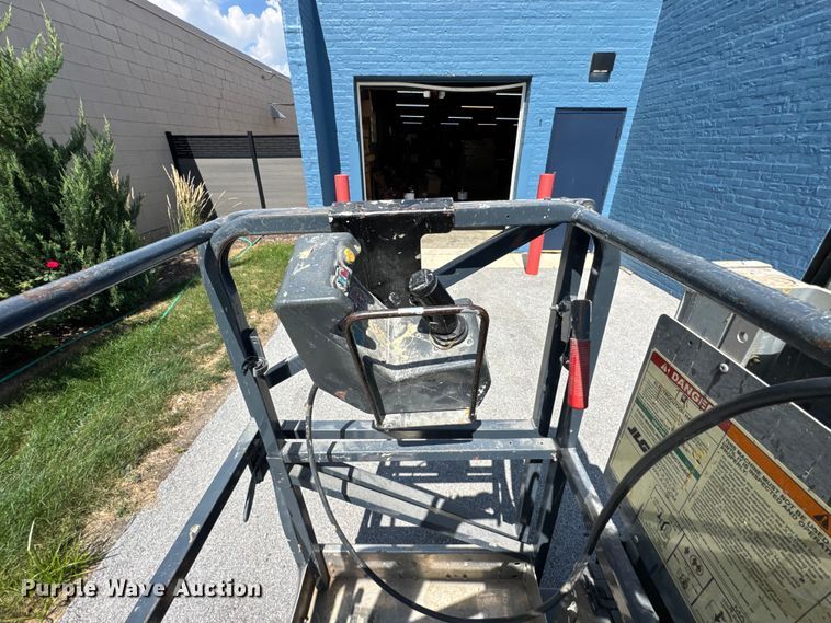 image for item ER0015 2007 JLG 20MVL vertical lift