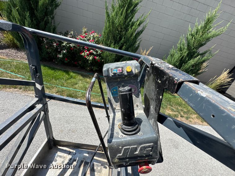 image for item ER0015 2007 JLG 20MVL vertical lift