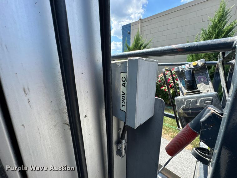 image for item ER0015 2007 JLG 20MVL vertical lift