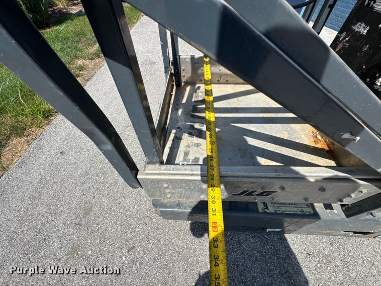 image for item ER0015 2007 JLG 20MVL vertical lift
