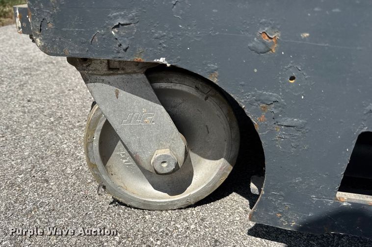 image for item ER0015 2007 JLG 20MVL vertical lift