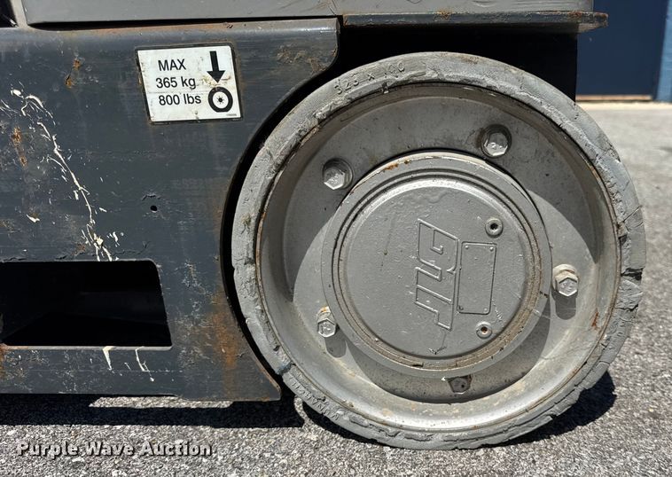 image for item ER0015 2007 JLG 20MVL vertical lift