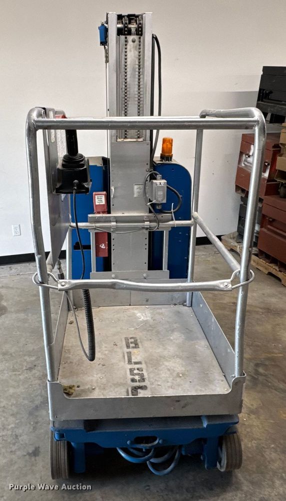 image for item ER0016 2006 Genie GR20 vertical lift