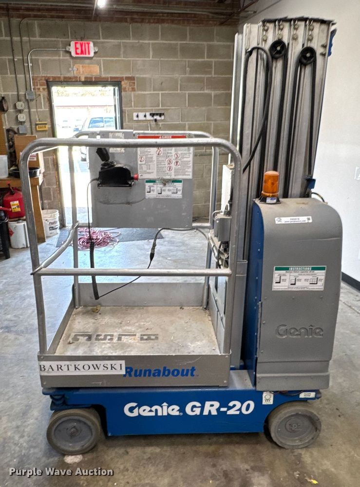 image for item ER0016 2006 Genie GR20 vertical lift