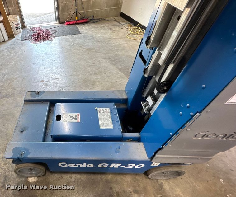 image for item ER0016 2006 Genie GR20 vertical lift