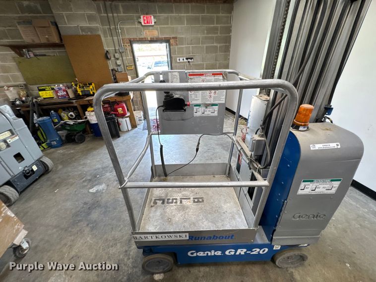 image for item ER0016 2006 Genie GR20 vertical lift