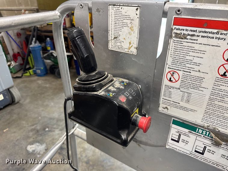 image for item ER0016 2006 Genie GR20 vertical lift