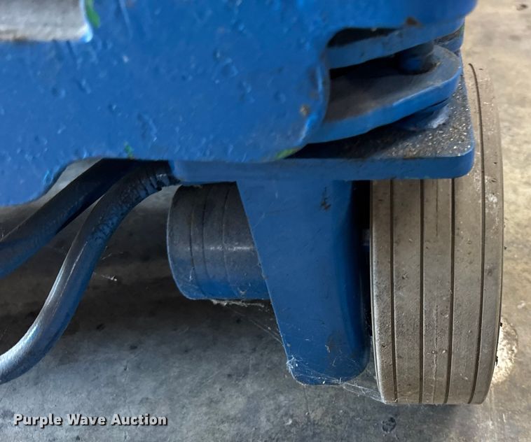 image for item ER0016 2006 Genie GR20 vertical lift