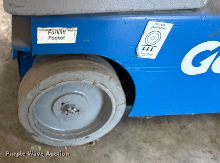 image for item ER0016 2006 Genie GR20 vertical lift