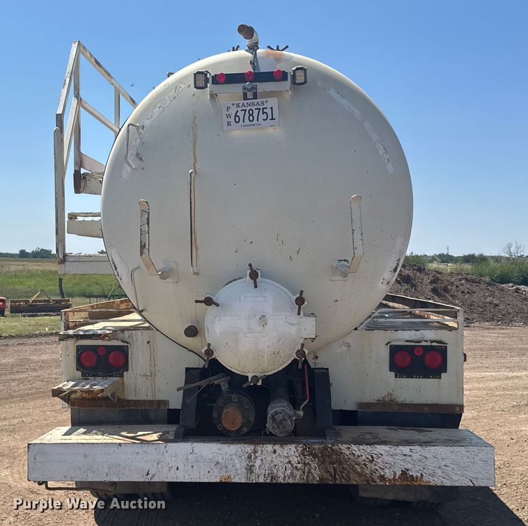 image for item ER2275 2007 Peterbilt 379 vacuum truck