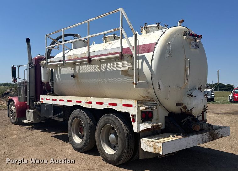 image for item ER2275 2007 Peterbilt 379 vacuum truck