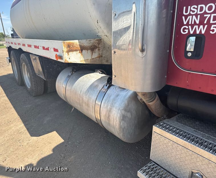 image for item ER2275 2007 Peterbilt 379 vacuum truck
