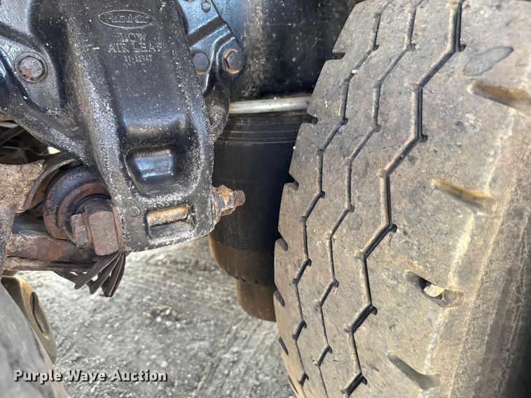 image for item ER2275 2007 Peterbilt 379 vacuum truck