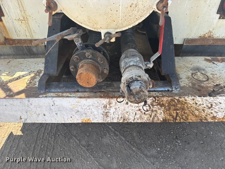 image for item ER2275 2007 Peterbilt 379 vacuum truck