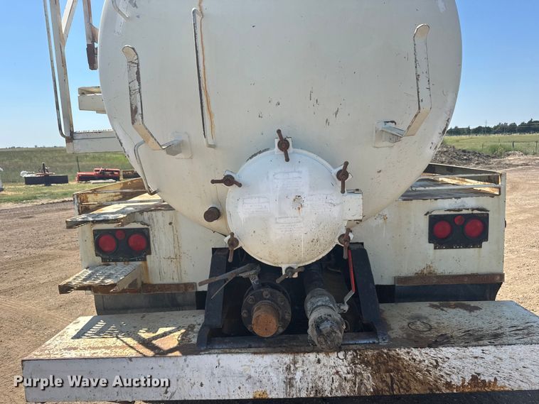 image for item ER2275 2007 Peterbilt 379 vacuum truck