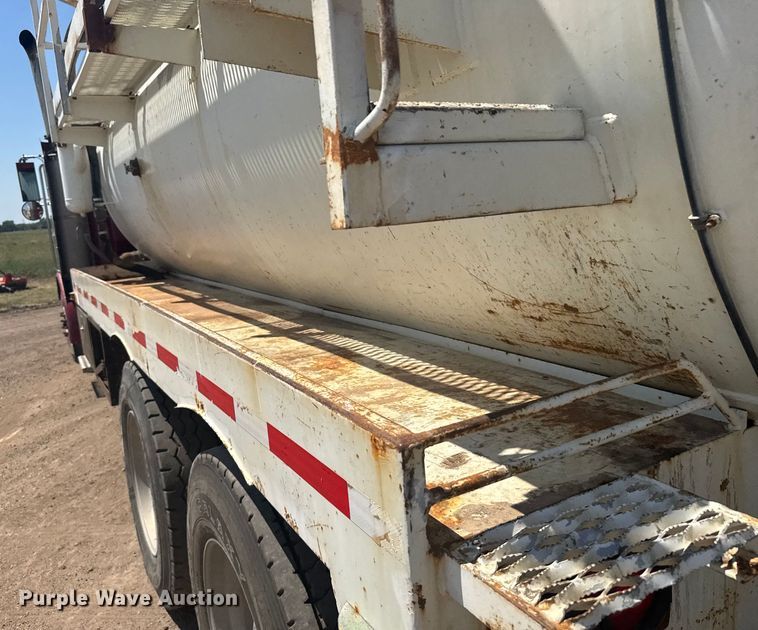 image for item ER2275 2007 Peterbilt 379 vacuum truck
