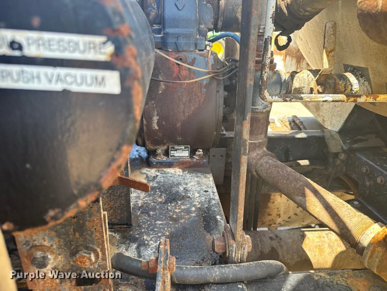 image for item ER2275 2007 Peterbilt 379 vacuum truck