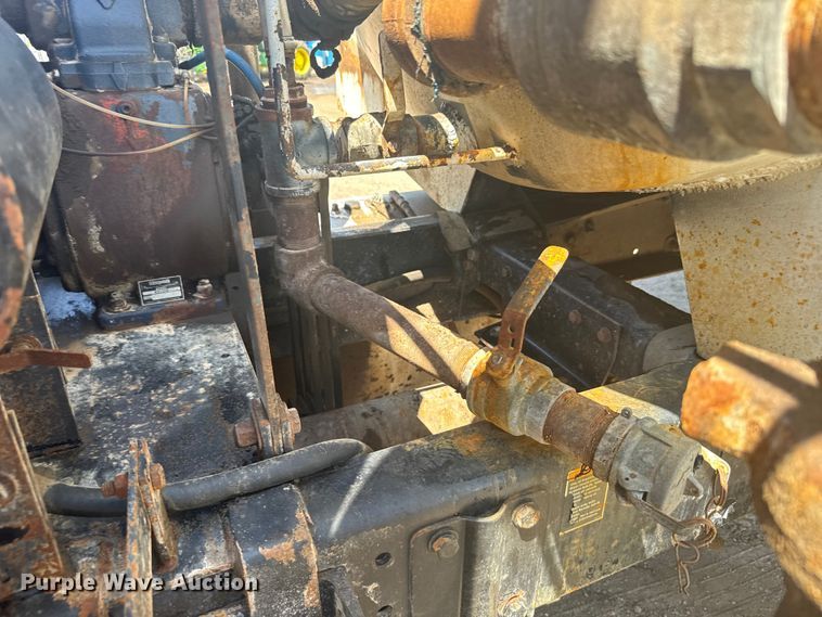 image for item ER2275 2007 Peterbilt 379 vacuum truck