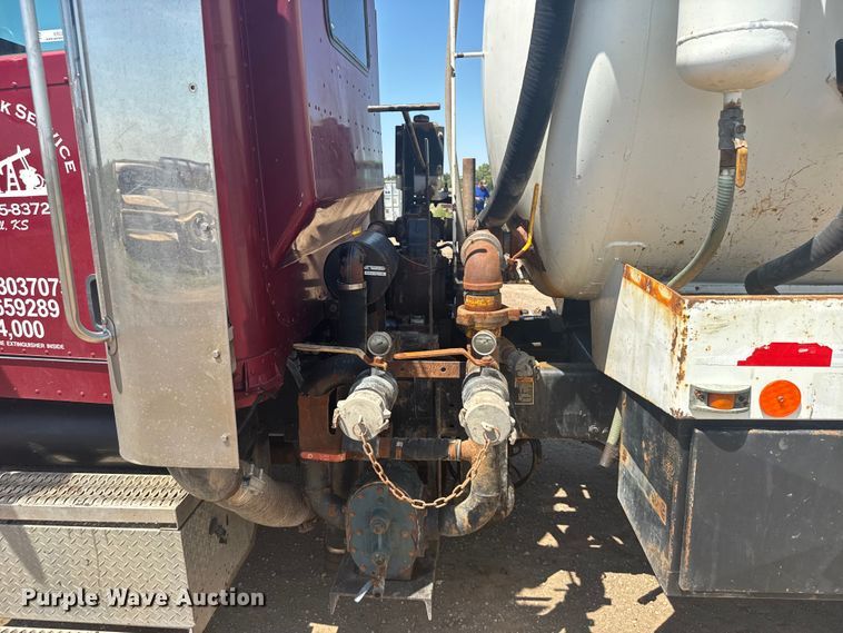 image for item ER2275 2007 Peterbilt 379 vacuum truck