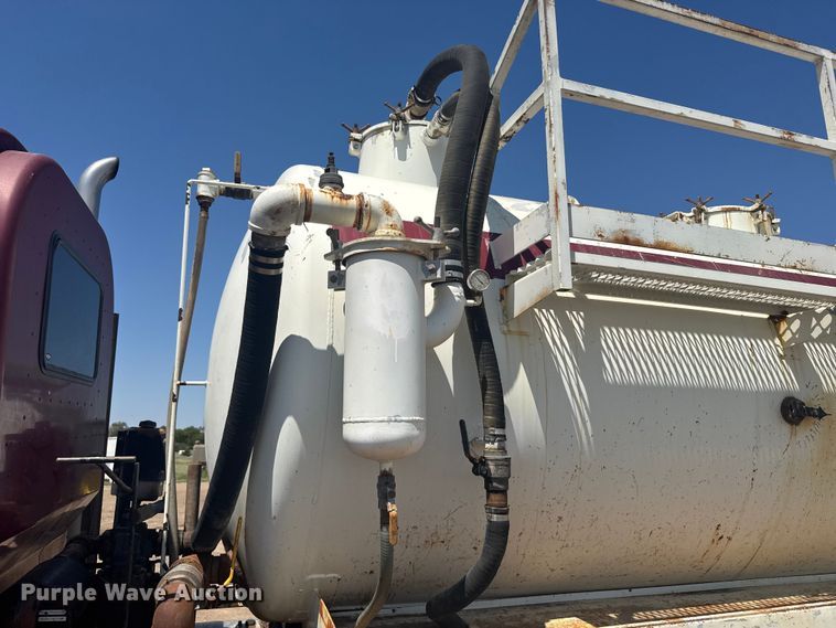 image for item ER2275 2007 Peterbilt 379 vacuum truck