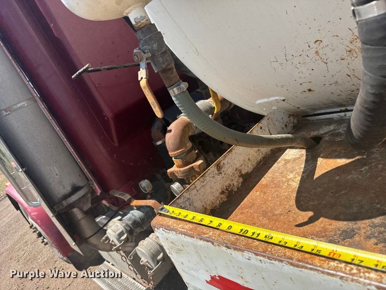 image for item ER2275 2007 Peterbilt 379 vacuum truck