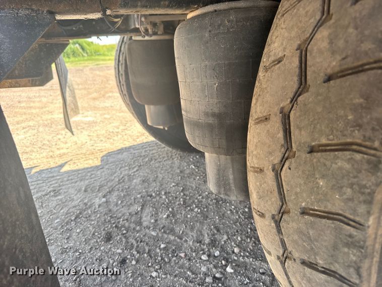 image for item ER2275 2007 Peterbilt 379 vacuum truck