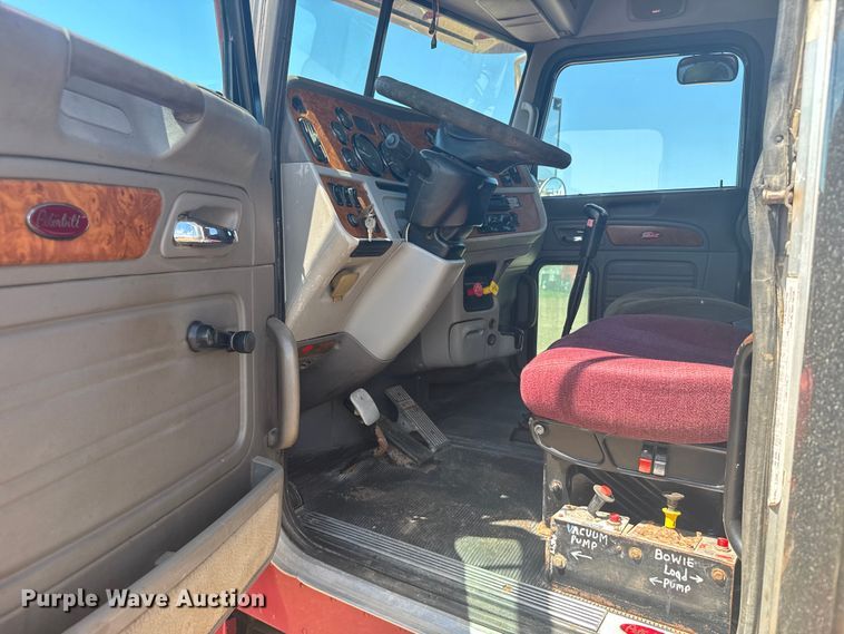 image for item ER2275 2007 Peterbilt 379 vacuum truck