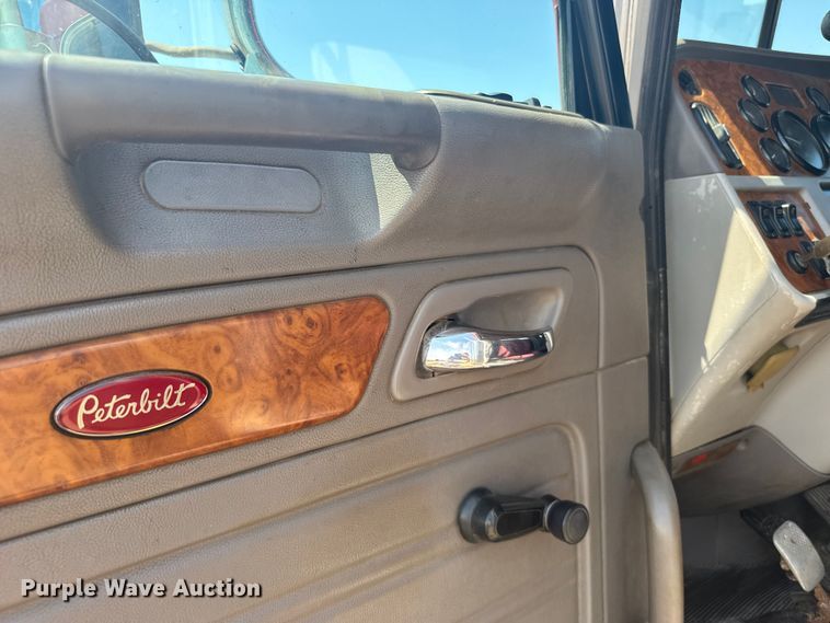 image for item ER2275 2007 Peterbilt 379 vacuum truck