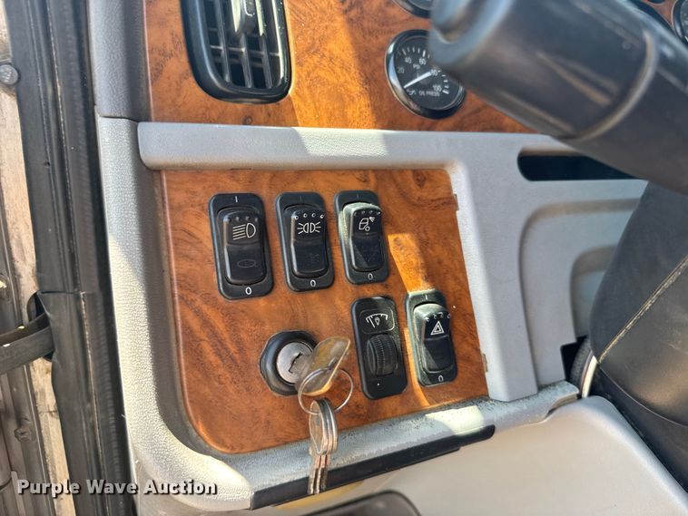 image for item ER2275 2007 Peterbilt 379 vacuum truck