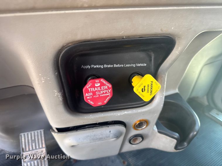 image for item ER2275 2007 Peterbilt 379 vacuum truck