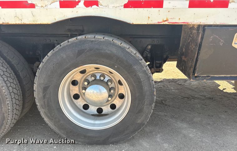 image for item ER2275 2007 Peterbilt 379 vacuum truck