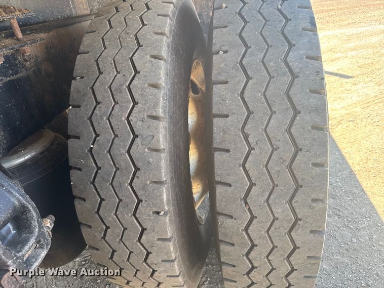 image for item ER2275 2007 Peterbilt 379 vacuum truck