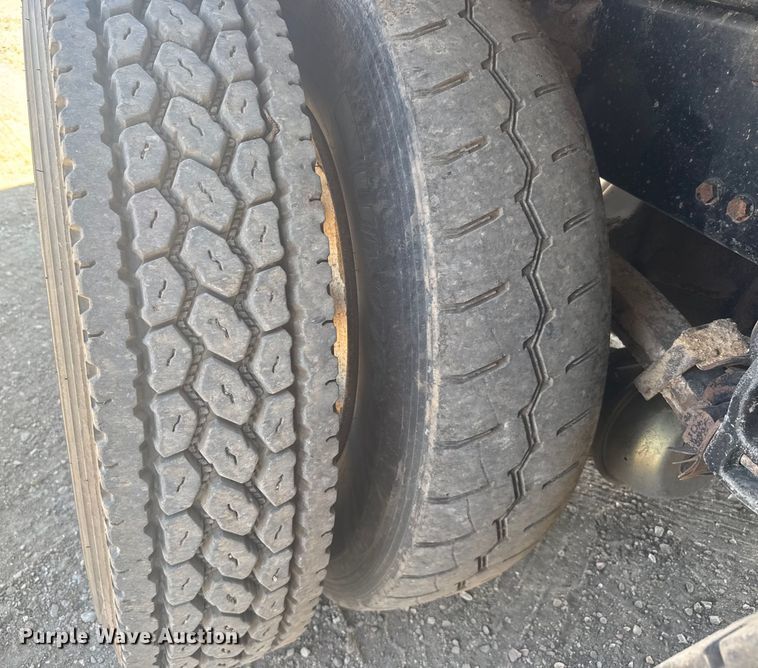 image for item ER2275 2007 Peterbilt 379 vacuum truck