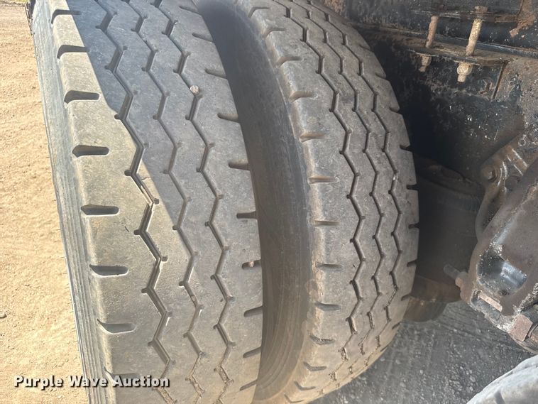 image for item ER2275 2007 Peterbilt 379 vacuum truck