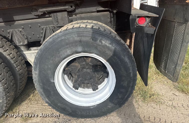 image for item ER2291 1997 International 2674 dump truck