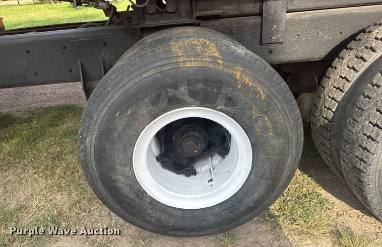 image for item ER2291 1997 International 2674 dump truck