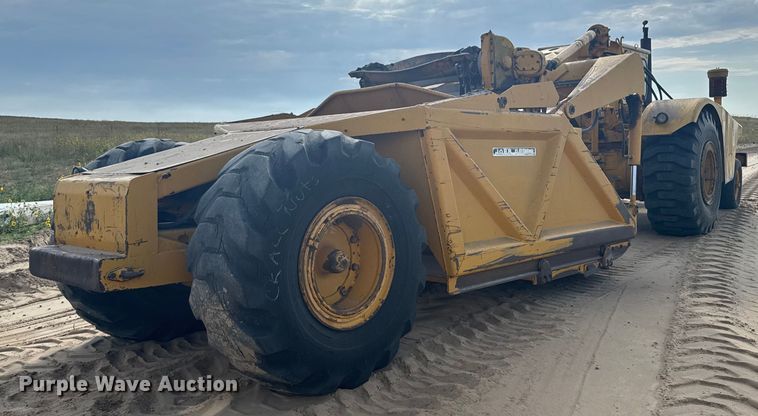 image for item ER2294 1964 John Deere 5010 elevating scraper