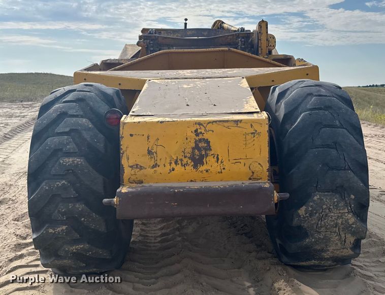 image for item ER2294 1964 John Deere 5010 elevating scraper