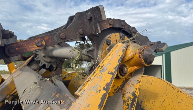 image for item ER2294 1964 John Deere 5010 elevating scraper