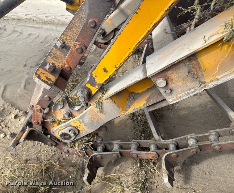 image for item ER2294 1964 John Deere 5010 elevating scraper