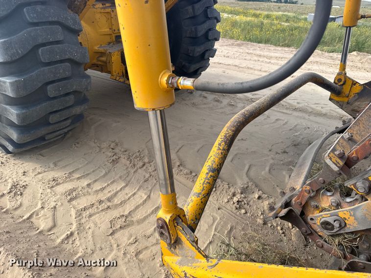 image for item ER2294 1964 John Deere 5010 elevating scraper