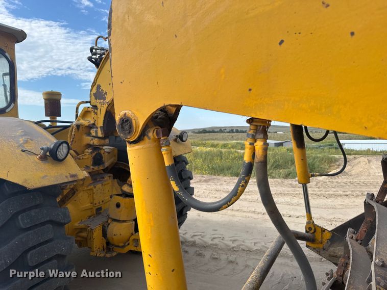 image for item ER2294 1964 John Deere 5010 elevating scraper