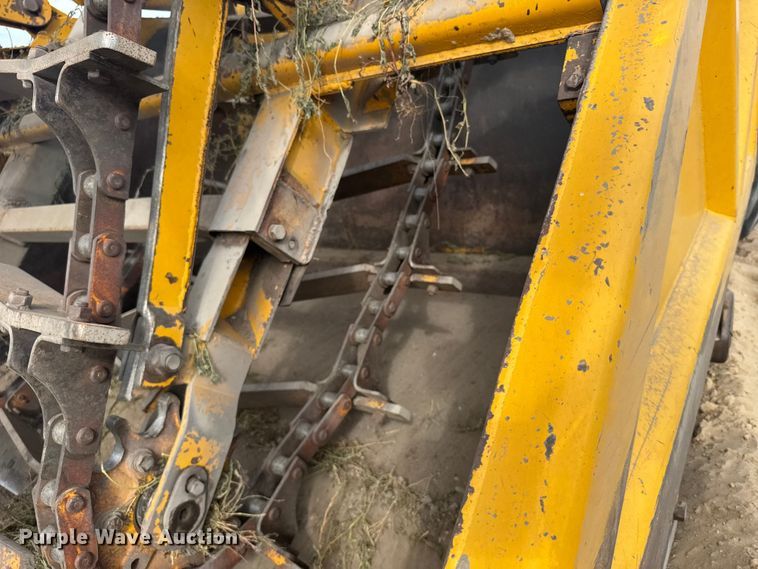 image for item ER2294 1964 John Deere 5010 elevating scraper