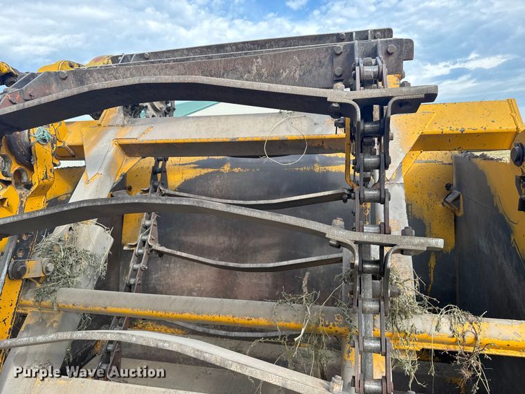 image for item ER2294 1964 John Deere 5010 elevating scraper