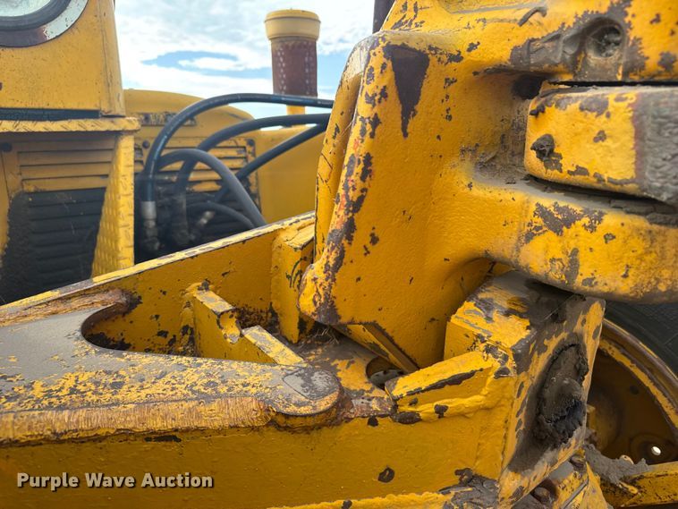 image for item ER2294 1964 John Deere 5010 elevating scraper