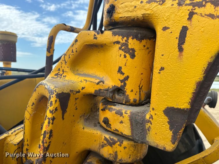 image for item ER2294 1964 John Deere 5010 elevating scraper