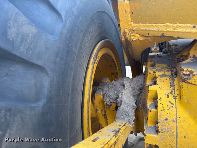 image for item ER2294 1964 John Deere 5010 elevating scraper