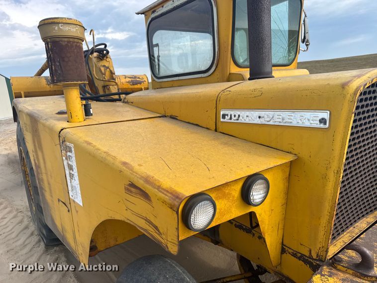 image for item ER2294 1964 John Deere 5010 elevating scraper