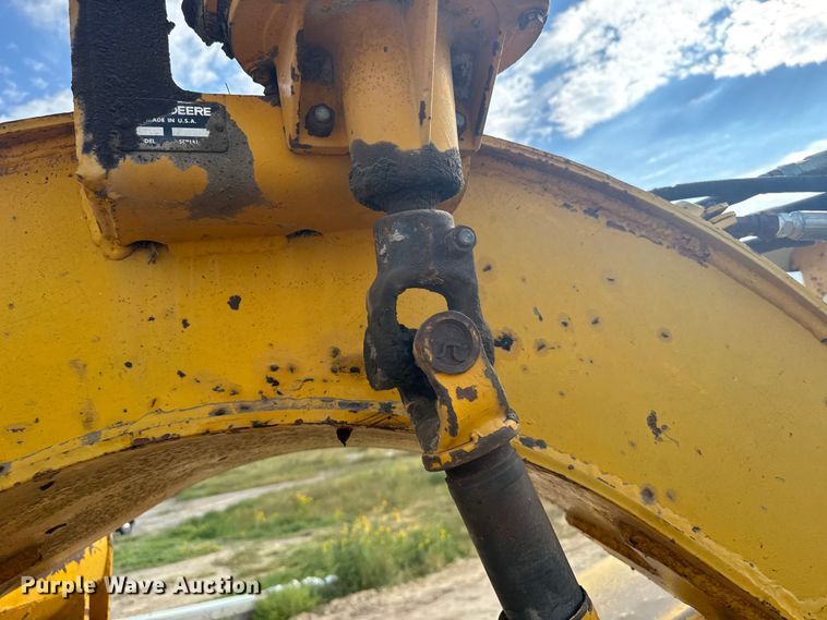 image for item ER2294 1964 John Deere 5010 elevating scraper